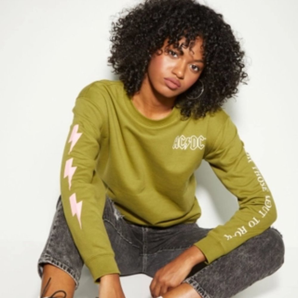 NWT Green ACDC Lightning Long Sleeve Graphic Tee